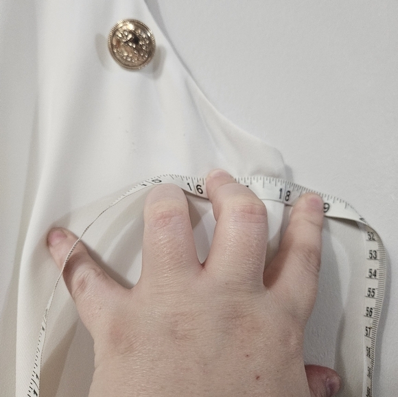 Calvin Klein Off White/cream Sleeveless Top With Gold Accent Buttons! - Picture 4 of 7
